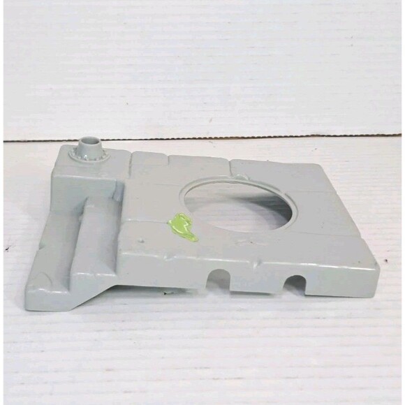 1989 TMNT Sewer Lair Playset Grey Wall Part w/ Hole Vintage Ninja Turtles - Picture 4 of 6